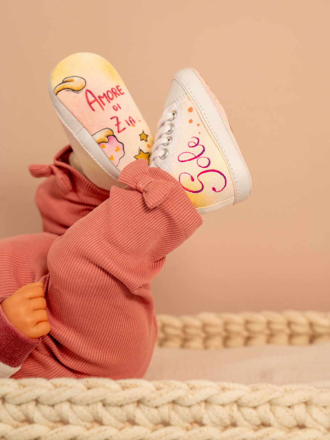 Scarpine per neonata Coniglietto e bambola